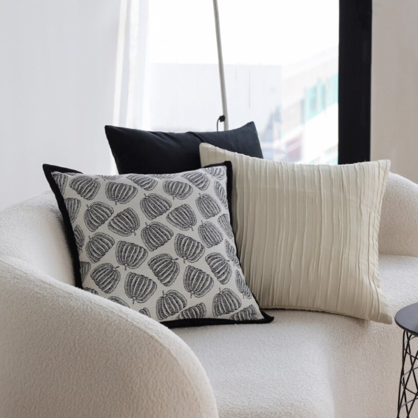 Tranquil Touches: Pack of 1 Throw Pillow with Insert size of 18"x18"