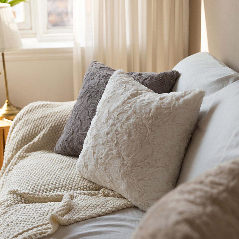 Pack of 2 Double sides furry throw pillow cases and 450g inserts great to snuggle 18"x18"